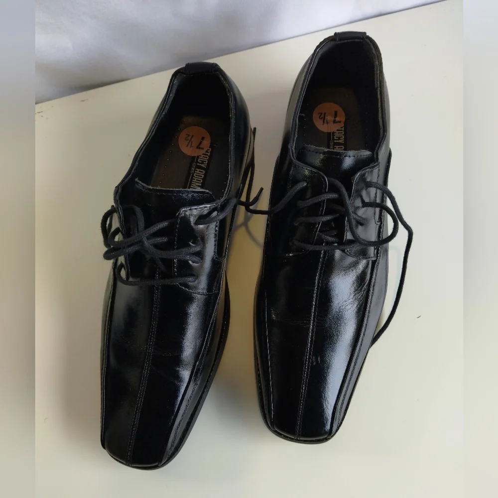 Shoes - Picture 2 of 6